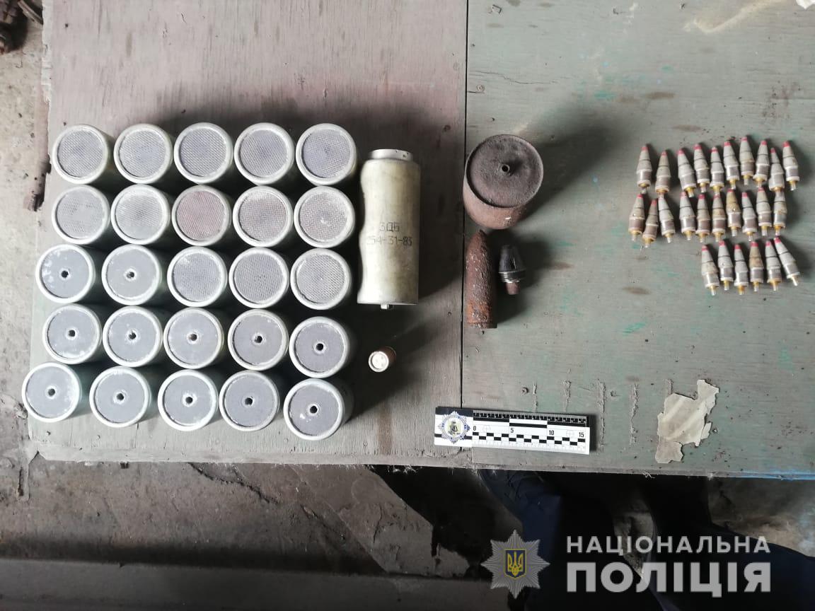 Винтовки и бронебойный снаряд: у харьковчанина нашли арсенал оружия