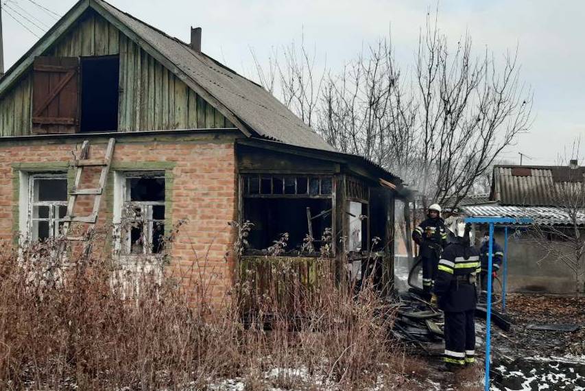 В Изюме мужчина сгорел заживо в собственном доме (фото)