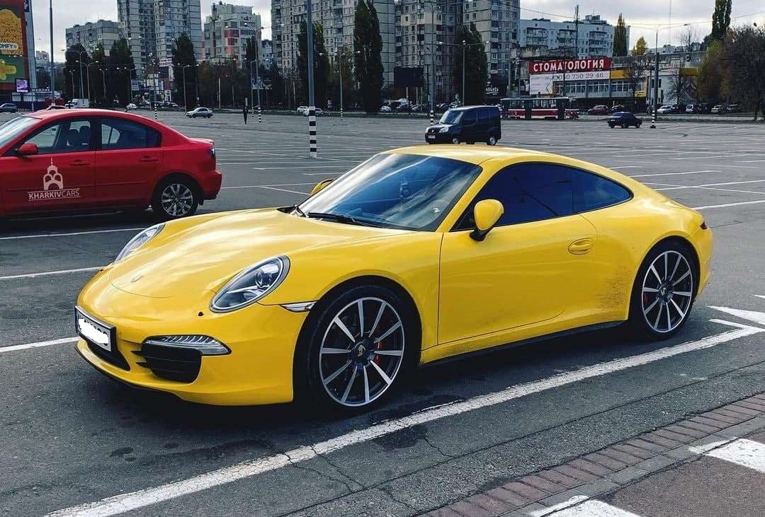 В Харькове заметили элитный спорткар Porsche (фото)