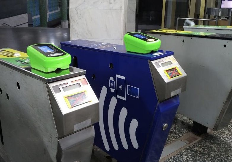 Станции метро, где можно оплатить проезд банковской картой. Список