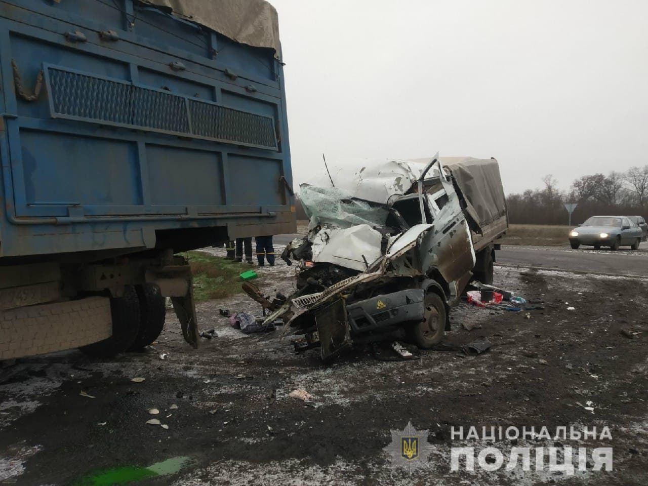 В Лозовском районе "КамАЗ" протаранил "Газель": есть пострадавшие (фото)