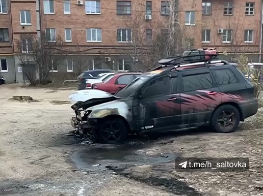 В поселке Жуковского сгорел автомобиль (видео)