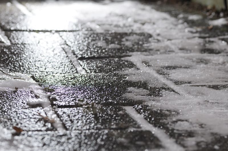 Гололед и дождь: харьковчан предупреждают о сложных погодных условиях