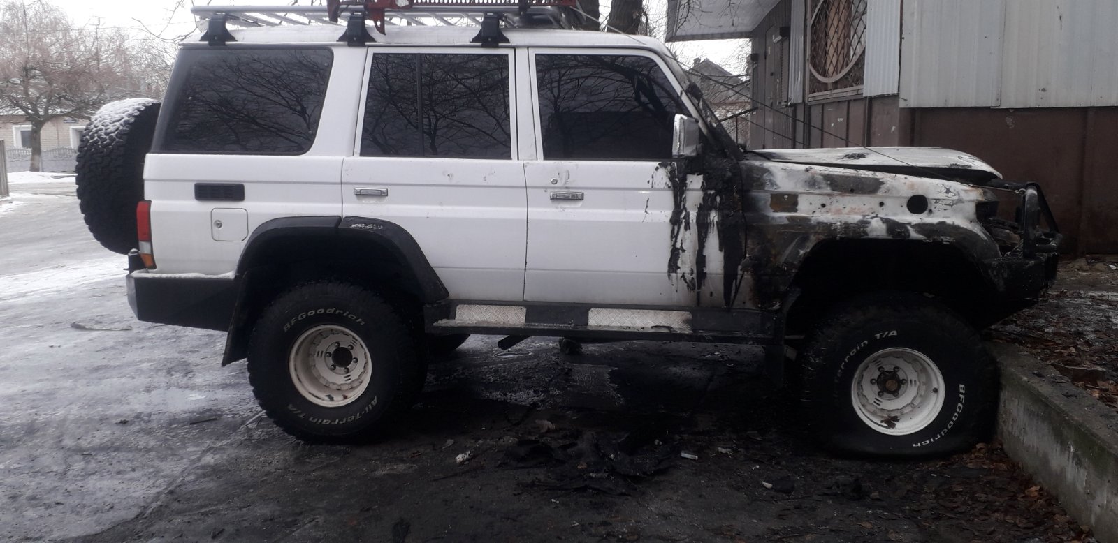 В Купянске горел внедорожник