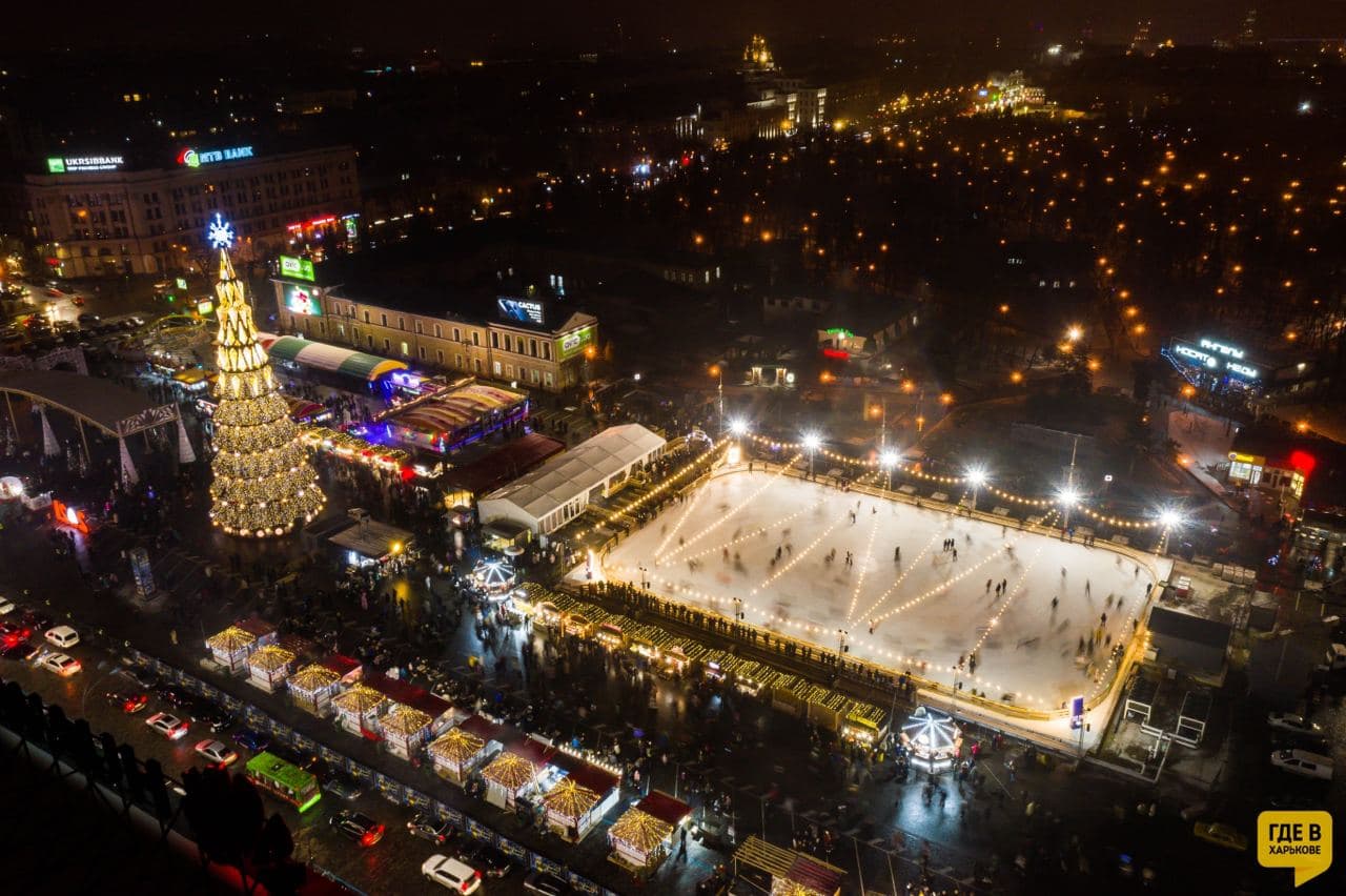 Новогодний городок на площади показали с высоты птичьего полета (фото)