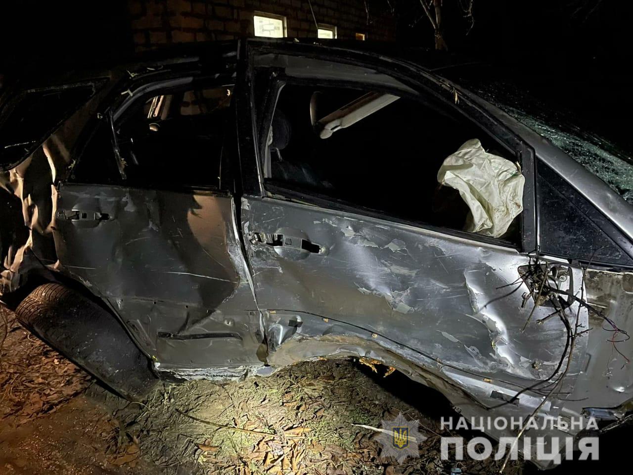 Пьяный сотрудник автосервиса слетел с дороги на "Лексусе" клиентки