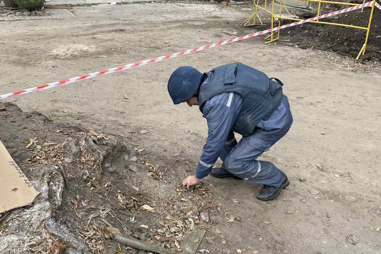 В центре Харькова выкопали гранату (фото)