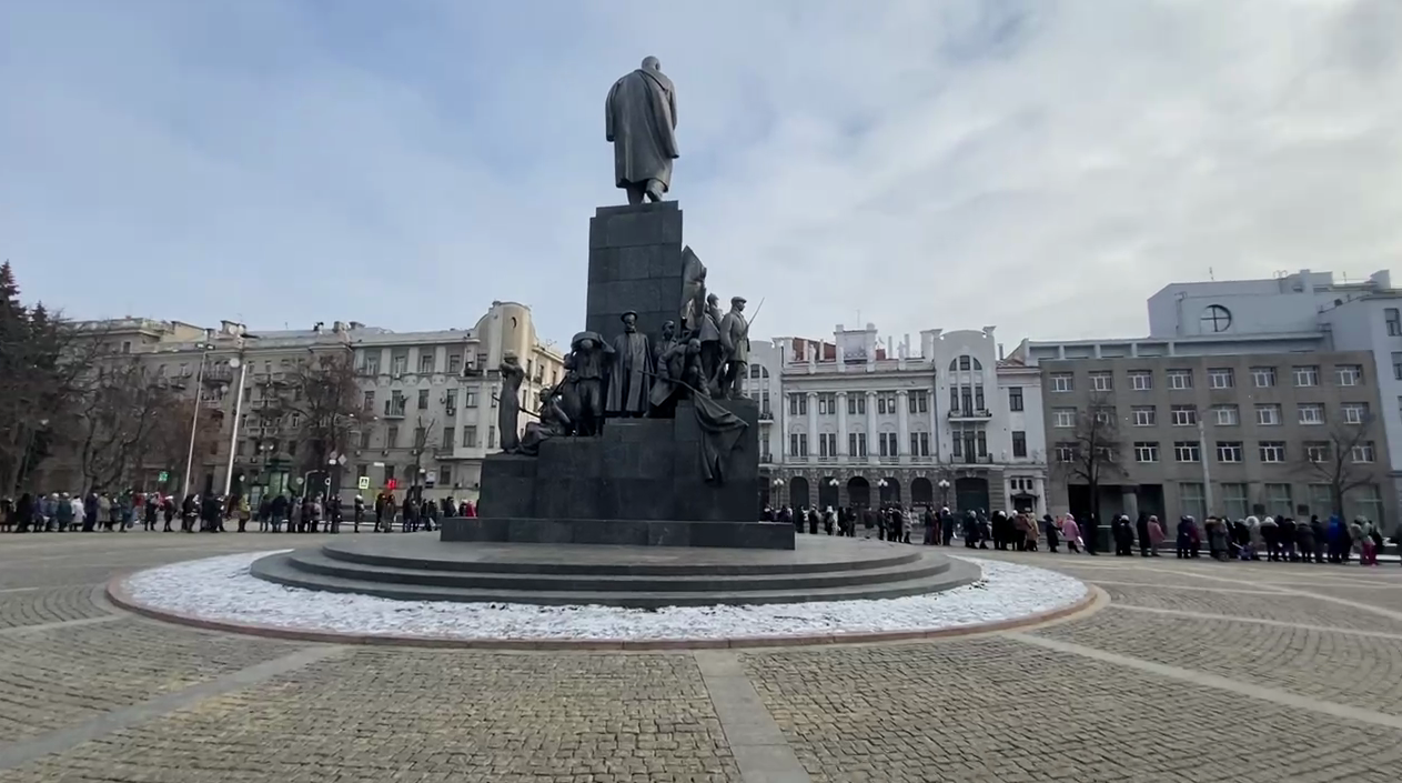Прощание с Кернесом: очередь растянулась до памятника Шевченко (фото, видео)