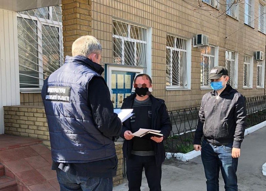 В Харькове полицейский за взятку разрешил предприятию работать в карантин
