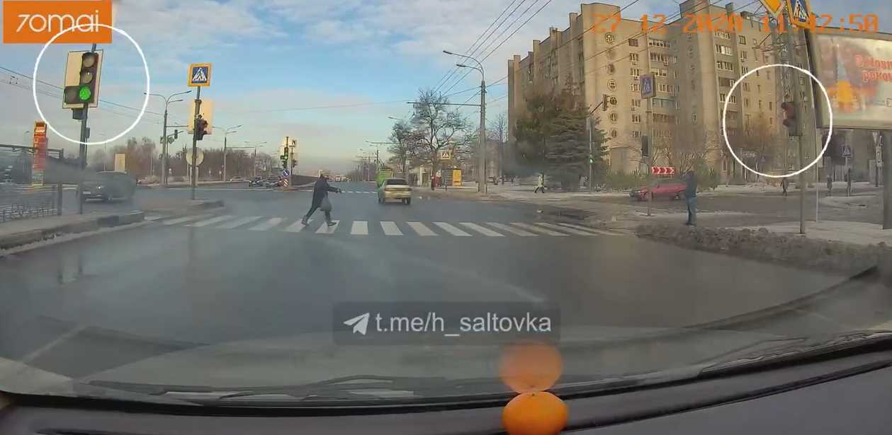 На Гагарина водитель чуть не сбил нарушителя ПДД (Видео)