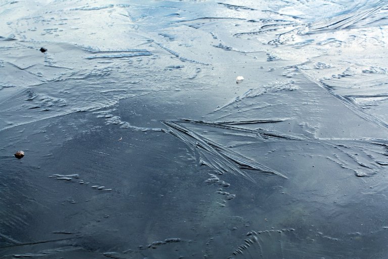 На Северском Донце нашли вмерзший в лед труп