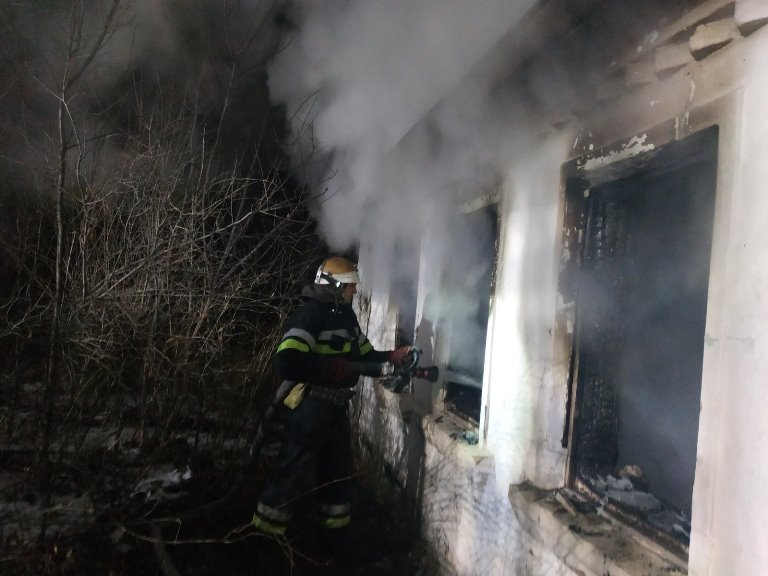 В доме под Изюмом нашли труп