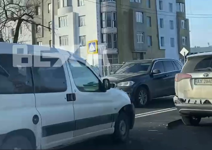 На Клочковской ДТП, собирается пробка (видео)