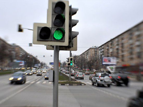 В Харькове обещают настроить светофоры на "зеленую волну"