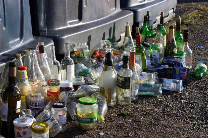 Харьковчане просят убрать пункты приема бутылок и макулатуры от жилых домов