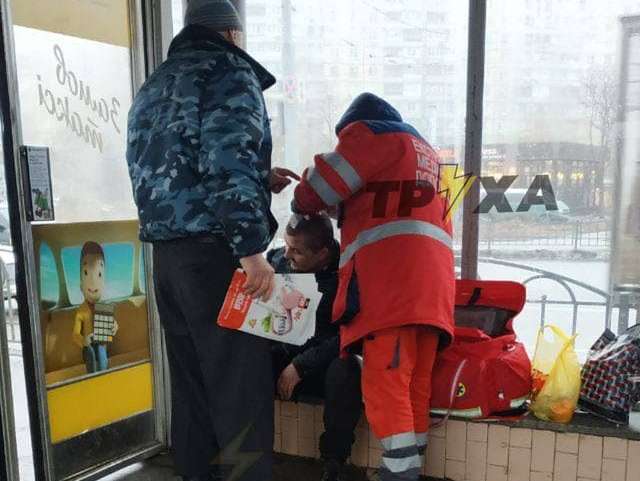 В метро на Салтовке ЧП, мужчине вызвали "скорую"