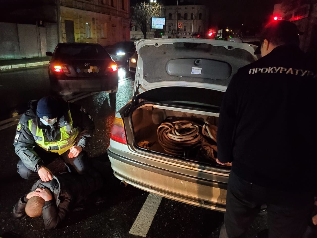 В Харькове полицейские целый год крали кабели связи