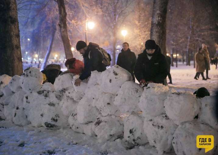 В Харькове устроили снежную битву (видео)