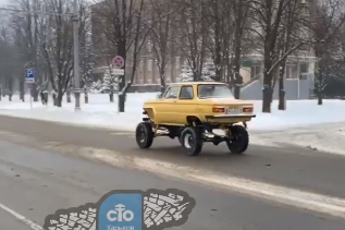 В Харькове заметили необычный автомобиль (видео)