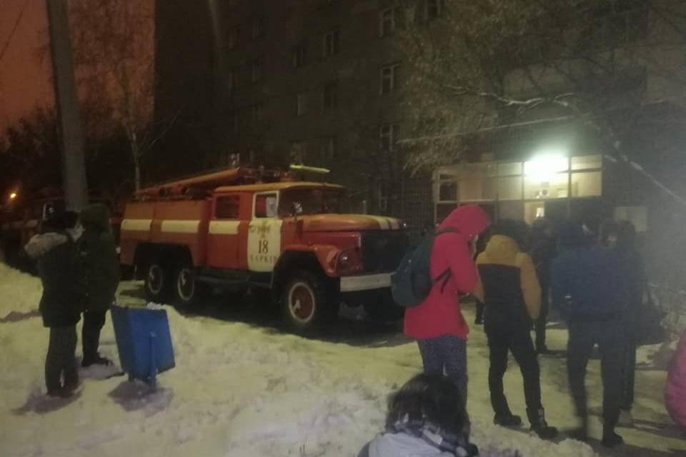 На Салтовке горело студенческое общежитие: десятки эвакуированных