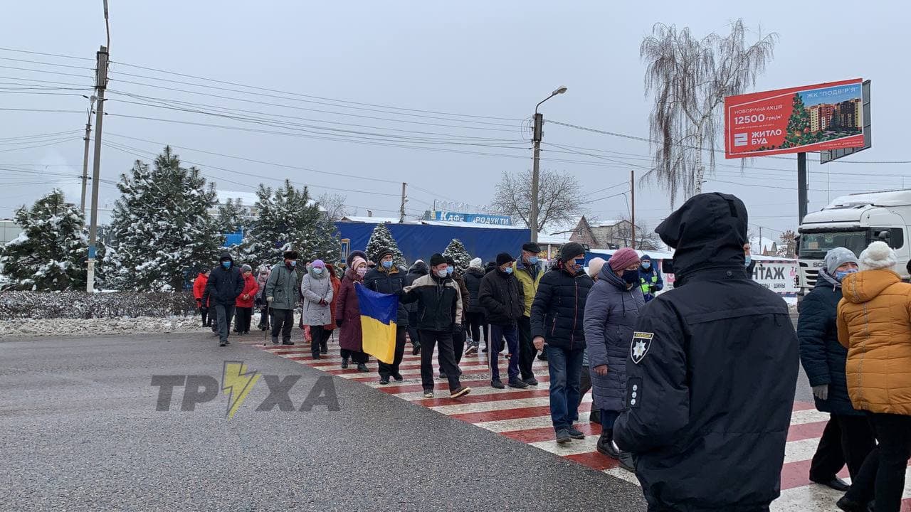 В Песочине протестующие перекрыли трассу (фото, видео)