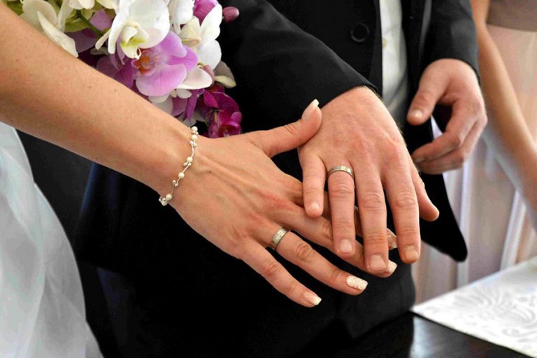 В Харькове десятки влюбленных решили пожениться ради красивой даты