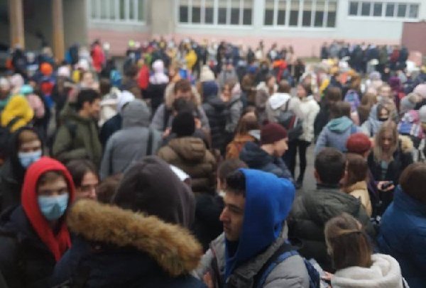 ЧП в харьковской школе: детей отпустили по домам
