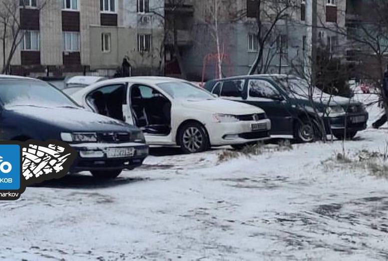 Автоворы расширяют сферы деятельности. В Харькове с машины сняли двери