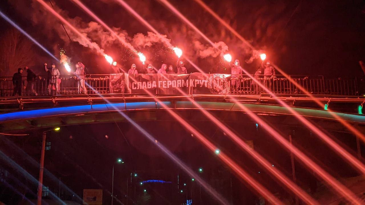 В центре Харькова националисты зажгли файера