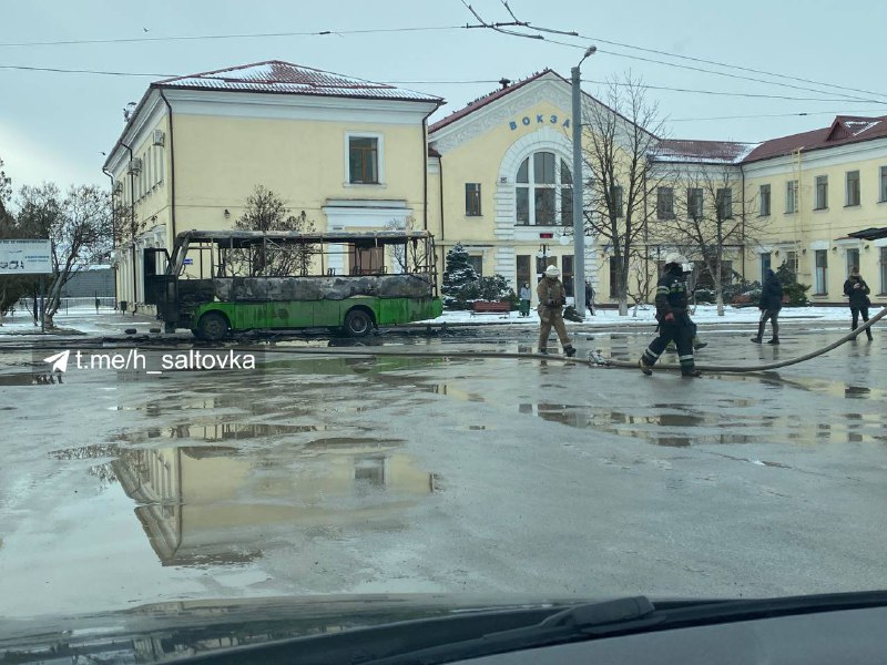 В Харькове полыхает маршрутка (видео)