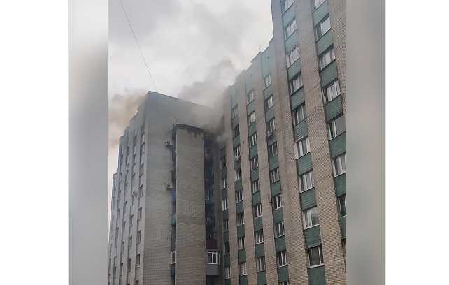На Героев Сталинграда горит общежитие (видео)