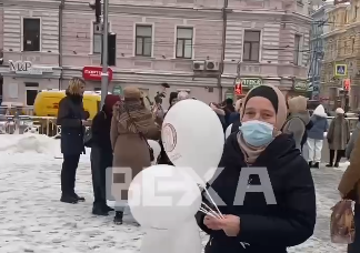 Харьковчанам возле метро рассказали про хиджабы