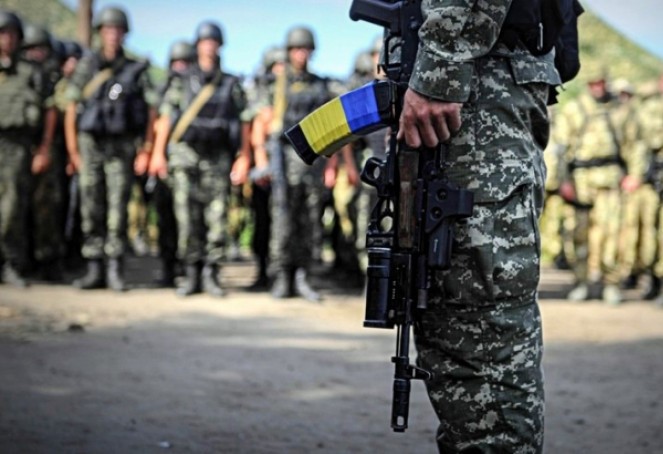 Харьковчане выстраиваются в очереди у военкоматов и рвутся на фронт