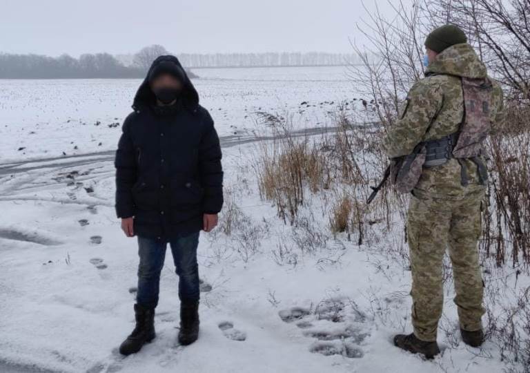 Под Харьковом подросток без документов полями пробирался в Москву