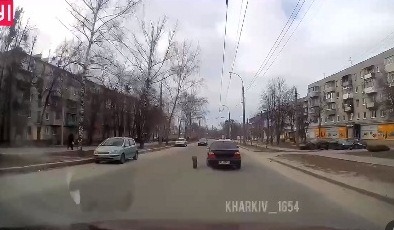 В Харькове у машины на ходу отвалилось колесо (видео)