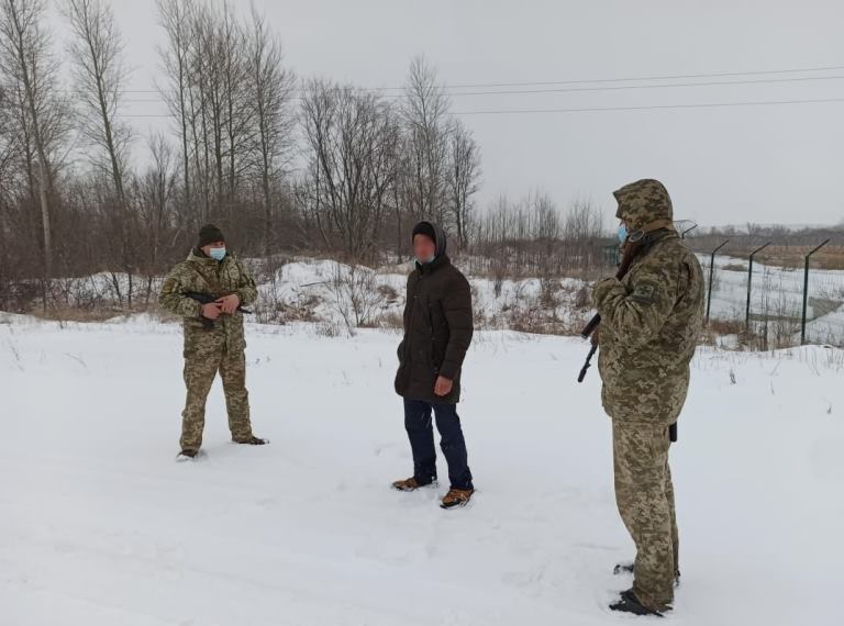 Шел полями в РФ: под Харьковом - попытка тайного пересечения границы