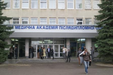 "Ужасные последствия и тысяча уволенных": харьковские врачи просят не допустить ликвидации академии