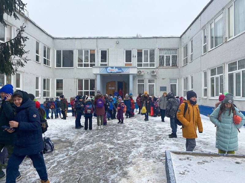В Харькове эвакуировали детей: в какие школы поступили угрожающие звонки