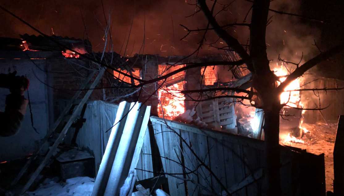 Под Харьковом спасатели полтора часа тушили сарай