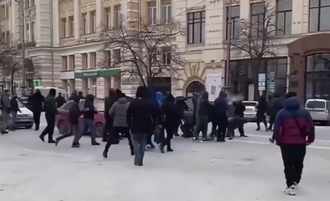 В центре Харькова - массовая драка (видео)