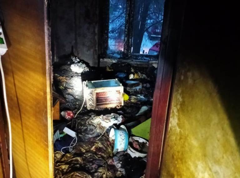 На Северной Салтовке – пожар, загорелась набитая хламом квартира (фото)
