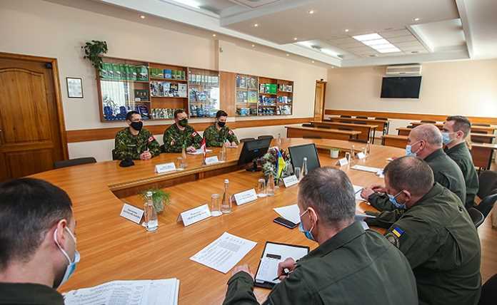 В Харькове работали канадские военспецы