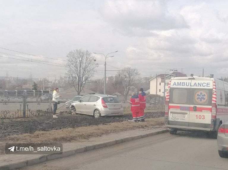 На Гагарина – авария, машина влетела в забор (видео)
