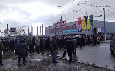 В Харькове протестующие перекрыли Московский проспект, движение заблокировано (видео)