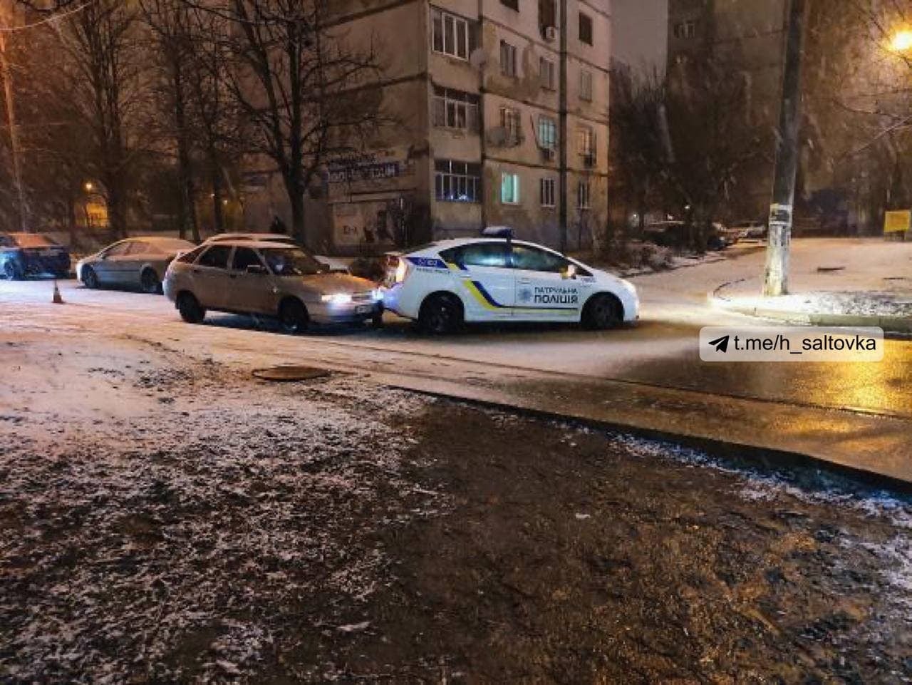 На Салтовке ВАЗ влетел в патрульных