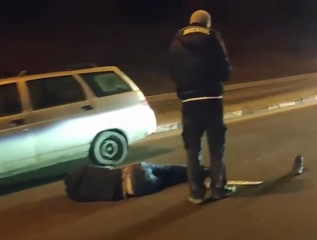 От удара слетела обувь: в Харькове пешеход перебегал дорогу и попал под машину