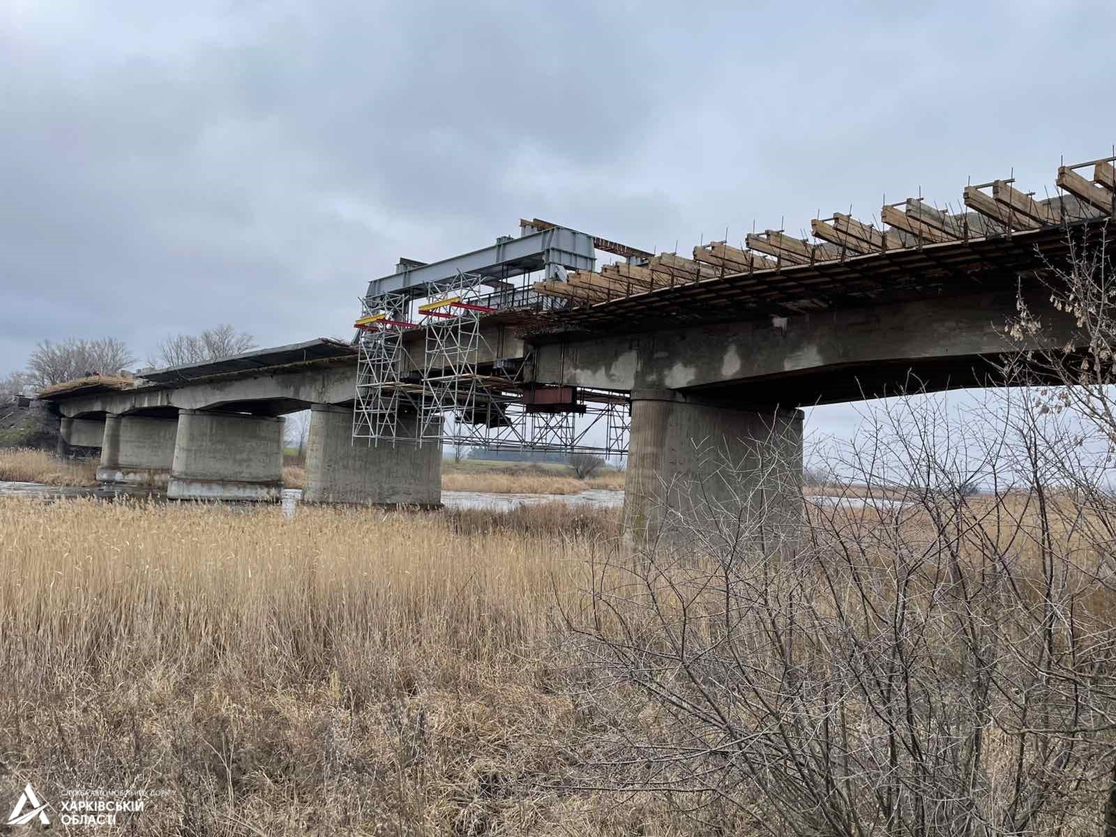 Под Харьковом ремонтируют мост в сторону Крыма