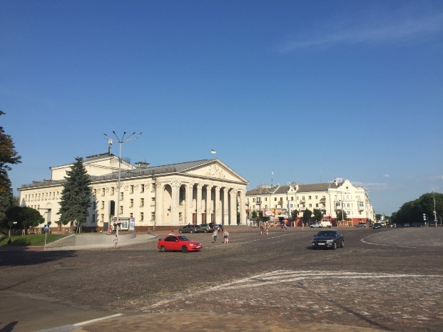 Из Харькова можно уехать в город с Красной площадью