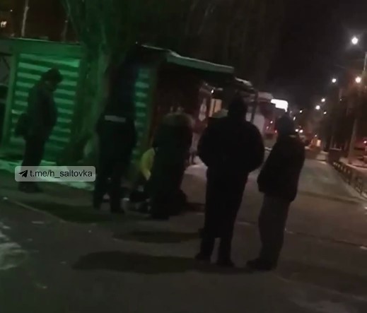 На Салтовке посреди улицы умер мужчина (видео)