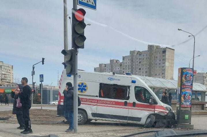 На Алексеевке - ДТП со скорой, есть пострадавшие (фото, видео)